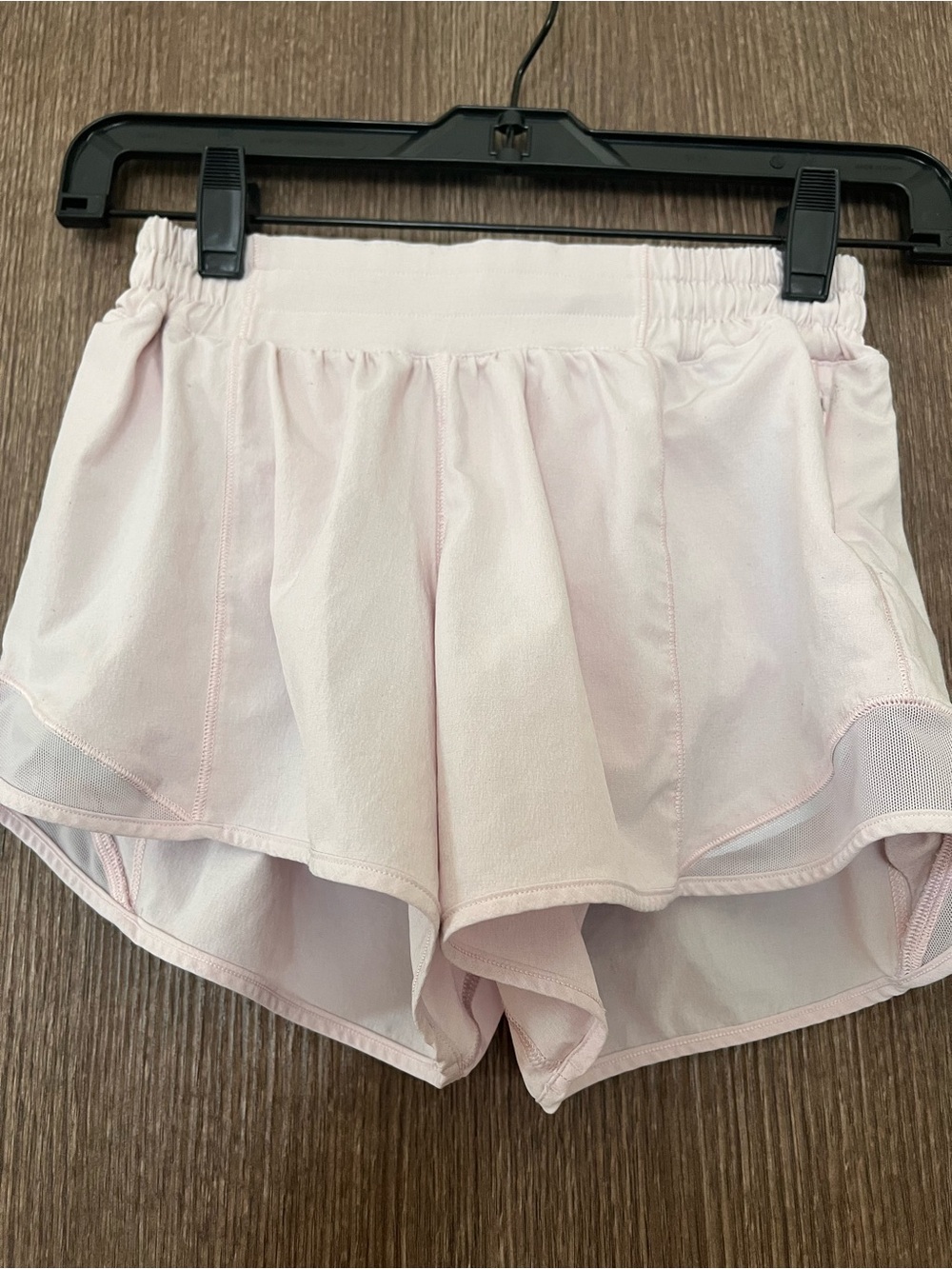 Lululemon Hottie 2.5 Women’s Light Pink Active Shorts